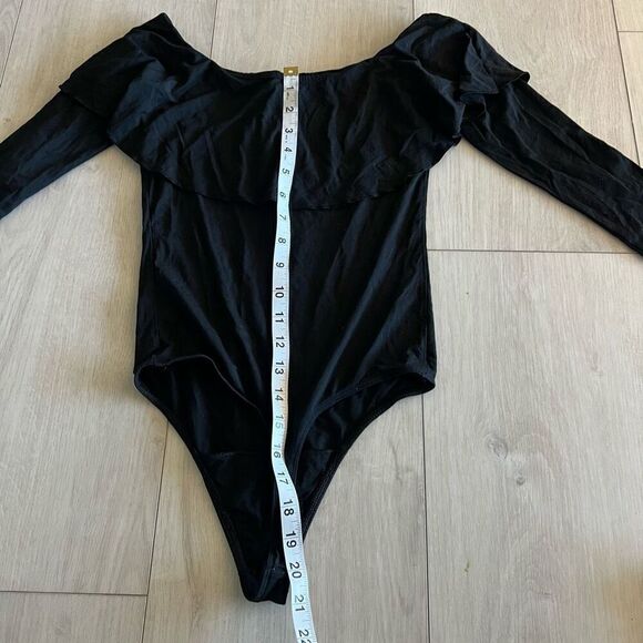 Wilfred aritzia off the shoulder bodysuit black size s - Picture 4 of 8